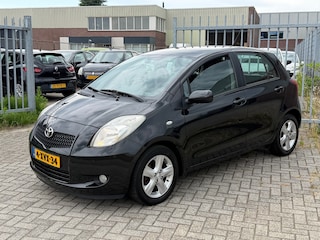 Toyota Yaris 1.3 VVTi Terra 87PK 5 deurs! NL AUTO NAP 2EIGENAAR! TOPSTAAT! AIRCO ECC l LMV l Stoelverwarming l DEALER OH!