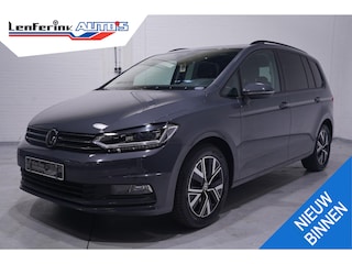 Volkswagen Touran 1.5 TSI Comfortline 7p Led koplampen Apple Carplay Panodak Winterpakket Trekhaak Camera 7 zits
