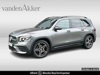 Mercedes-Benz GLB 200 AMG // Trekhaak // 360 Camera // Nightpakket // Carplay // Augmented Reality // 19" AMG Velgen
