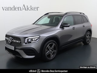 Mercedes-Benz GLB 200 AMG // Trekhaak // 360 Camera // Nightpakket // Carplay // Augmented Reality // 19" AMG Velgen