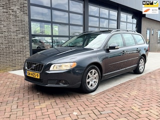 Volvo V70 2.0 Kinetic | Leer | Schuif/Kantel dak | Stoelver | Trekhaak |