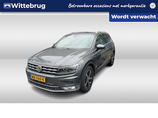 Volkswagen Tiguan 1.4 TSI ACT Highline Digitale dashboard | Panoramische schuif kantel dak |  Lederen bekleding | Lage km-stand!!!