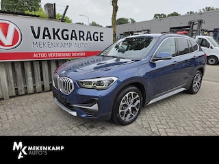 BMW X1 xDrive25e Executive xLine 18"/Keyless/Memory + stoelverwarming/Camera/Elektrische Klep/LED/DAB/Navigatie/PDC