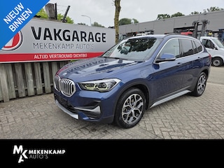 BMW X1 xDrive25e Executive xLine 18"/Keyless/Memory + stoelverwarming/Camera/Elektrische Klep/LED/DAB/Navigatie/PDC