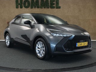 Toyota C-HR 1.8 Hybrid 140 Active - ORIGINEEL NEDERLANDSE AUTO - AFKOMSTIG VAN 2E EIGENAAR - CAMERA - NAVIGATIE - CLIMATE CONTROL - 17 INCH LICHT METALEN VELGEN MET BRIDGESTONE BANDEN - DODEHOEK DETECTIE