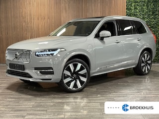 Volvo XC90 T8 AWD Recharge Plus Bright | Trekhaak | 360 Camera | Harman Kardon | 455pk | Adaptieve Cruise Control | Stoelverwarming voor+achter | Stuurwielverwarming | Schuifdak | Full LED Meesturende koplampen | Pilot Assist | BLIS Dode Hoek Detectie | Elektrische voorstoelen geheugen | Lederen bekleding | Zitting verlenging voorstoelen | Lederen dashboard | 20 Inch | Google Infotainment | Keyless Drive | Privacy Glass | Elektrisch bedienbare achterklep | Geïntegreerd kinderzitje achterin | Geïntegreerde zongordijnen achterportieren | Verlichte instaplijsten | 7-Persoons | 4-Zone Climate Control | DAB Radio | Apple Carplay/Android Auto | Vapour Grey Metallic |