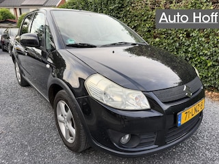 Suzuki SX4 1.5 Comfort | Autom. Airco | Elekt. Ramen | LMV | Privacy Glass | Stoelverwarming | Trekhaak | APK tot 15-01-2027!