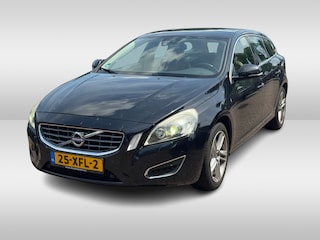 Volvo V60 1.6 T3 Summum / Trekhaak / Leder / Navigatie / Parkeerhulp V+A / 18'' / Stoelverwarming / ACC