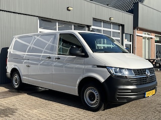 Volkswagen Transporter 2.0 TDI L2H1 Sortimo Kastinrichting Trekhaak 2200kg trekgewicht Airco Cruise controle Telefoonverbinding Apple carplay Euro 6