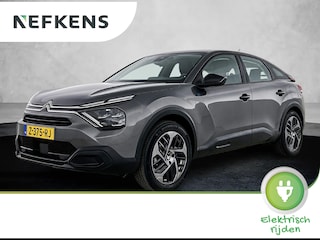 Citroën C4 You 50 kWh 136pk | Navigatie via Apple Carplay / Android Auto | Achteruitrijcamera | Climate Control | Cruise Control | Parkeersensoren | DAB+ radio | Armsteun | Stof/kunstlederen comfortstoelen | Volledig digitaal instrumentenpaneel | Adaptief demping systeem | 18” lichtmetalen velgen |