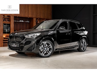 BMW iX1 xDrive30 Launch Edition 67 kWh M Sport | Pano | H&K