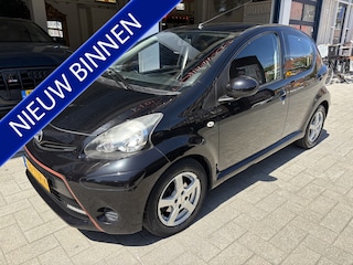 Toyota Aygo 1.0 VVT-i Aspiration 5-DEURS/AIRCO/L.M VELGEN KACHELWEERSTAND
