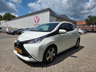 Toyota Aygo 1.0 VVT-i x-pose Automaat | Climate controle | Cabrio dak | Lm-velgen | Navigatie