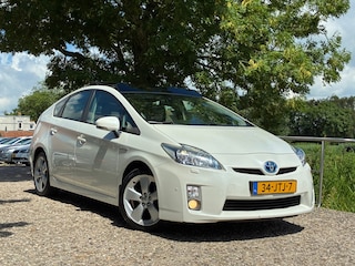 Toyota Prius 1.8 Dynamic | Solar roof + Pano + Xenon + Navi + Clima + Cruise nu €4.975,-!!