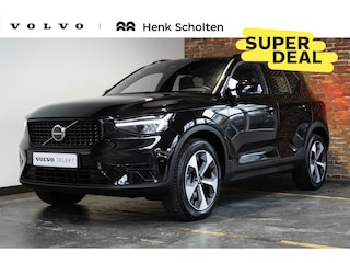 Volvo XC40 B4 Plus Dark | Trekhaak Semi-elektrisch | Adaptieve Cruise Control | Pilot Assist | Verwarmbare voorstoelen | Verwarmbaar stuurwiel | Blind Spot Information System | Verwarmbare voorruit | Parkeercamera | Parkeersensoren voor + achter |