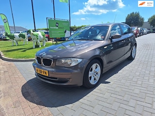 BMW 120i Business Line / Zeer netjes / Automaat / APK juni 2027