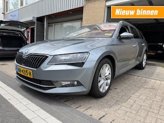 Skoda Superb 2.0 TDI Style Business NAVI NETTE AUTO 2DE EIG RIJDT GOED BTW AUTO