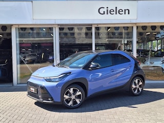 Toyota Aygo 1.5 Hybrid Pulse Plus | Tarragon, Bi-Tone, Stoelverwarming, Climate control, Startknop, LED, 17 inch