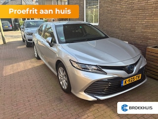 Toyota Camry 2.5 Hybrid Active Camera | Elektrische Stoel | Adaptieve Cruise | Climate | Bluetooth | 17" Lichtmetaal | Parkeersensoren | Achteruitrijcamera | Airco (automatisch) | Cruise control adaptief met Stop&Go
