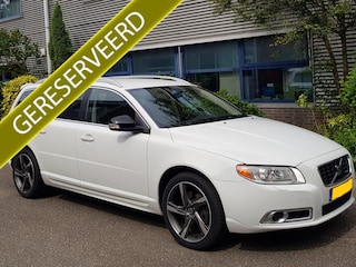 Volvo V70 2.5T Aut R Design Leder 18" Trekhaak Xenon