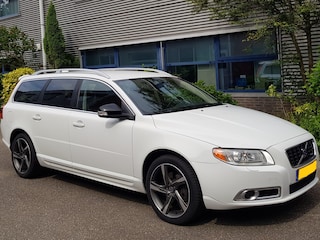 Volvo V70 2.5T Aut R Design Leder 18" Trekhaak Xenon