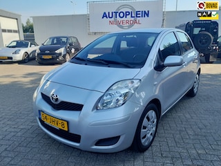 Toyota Yaris 1.3 VVTi Aspiration zuinige maar ook pittige auto met 6 versnellingen