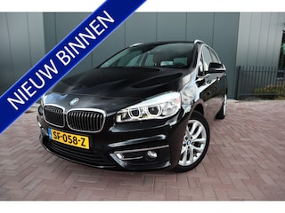 BMW 2-serie Tourer 220i High Executive Automaat Lederen Sportstoelen HUD Afneembare Trekhaak Etc. Etc.