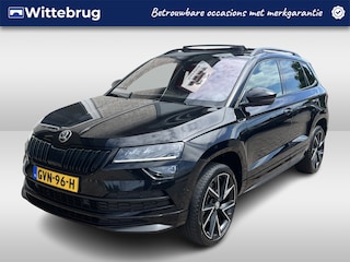 Skoda Karoq 1.5 TSI ACT Sportline / AUTOMAAT/ PANO/ TREKHAAK/ ACC/ PARK.SENSOR.V+A/ CAMERA/ STOELVERWARM./ ELEK.ACHTERKLEP/ SMARTLINK/ DODEHOEK/ KEYLESS/ RIJ-MODI/ DIGITAL DASH/ NAVI/ DAB/ CLIMA/ LED/ 19'' LMV
