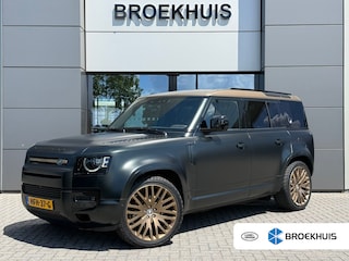 Land Rover Defender 110 and Rover P300e X-Dynamic HSE Midnight Emerald Green Satin | Heritige Customs | Tweed interieurdelen | Custom interieur |