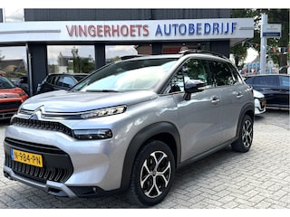 Citroën C3 Aircross 1.2 Benizne 110 Pk Hoge Luxe Shine * Navigatie * Cruise Control * L.M. Velgen * Achteruitrij Parkeer Camera & Sensoren * Stoelverwarming * Speci\le Bekleding * Vingerhoets; Vierde Generatie Eersteklas Service. Al meer dan 100 jaar een begrip in de Brabantse Kempen