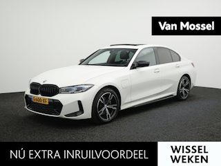 BMW 330e | Automaat | M Sportpakket / BMW 50 Jahre | HUD | Schuif Dak | BMW Live Cockpit Plus | BMW Individual hoogglans Shadow Line |  DAB-Tuner |  Ambiance verlichting | 12 Maanden BOVAG Garantie |