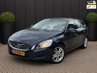Volvo V60 1.6 T4 Momentum AUTOMAAT NAVI CRUISE APK