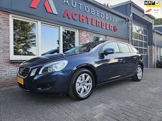 Volvo V60 2.0T Kinetic Automaat! Trekhaak! Leer! Nette Auto! NAP! Airco/Clima! Cruise Control!