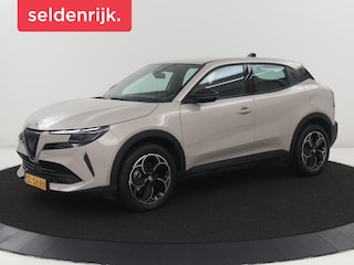 Alfa Romeo Junior Elettrica 54 kWh | SOH 97,3% | Adaptive cruise | Carplay | Full LED | Parkeerhulp | Climate control | Digital Cockpit | 18'' velgen | Keyless start