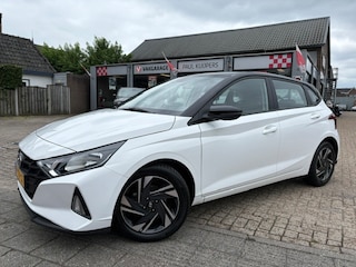 Hyundai i20 1.2 MPI 84pk Comfort Smart *zwart dak + camera + navi*
