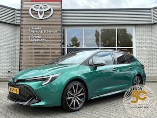 Toyota Corolla Touring Sports Hybrid 140 GR SPORT+ NL-AUTO SCHUIFDAK HEAD-UP JBL-AUDIO BLIND SPOT EL-ACHTERKLEP 18'' LM-VELGEN NAVI STOELVERW APPLE/ANDROID PARK-SENSOREN CAMERA