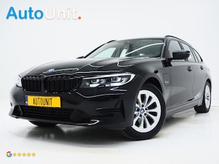 BMW 3-serie Touring 320e Shadow Line | Camera | Trekhaak | Leder/Stof | DAB | LED | Cruise | Carplay
