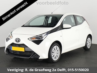 Toyota Aygo 1.0 VVT-i X-Play Automaat | Airco | Camera | Bluetooth |
