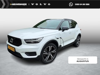 Volvo XC40 1.5 T5 Twin Engine R-Design | Plug-in Hybrid (PHEV) | Achteruitrijcamera | Parkeersensoren | Panoramadak | Keyless Entry | Elektrische Achterklep | Navigatie | Elektrisch Verstelbare Voorstoelen | Stoelverwarming