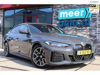 BMW i4 40 84 kWh High Executive M-SPORT l SOH 96,4% l H/K l HUD l 360 l SCHUIFDAK l DRAVITGRAU l SFEER l ORG.NL l 1e EIG l