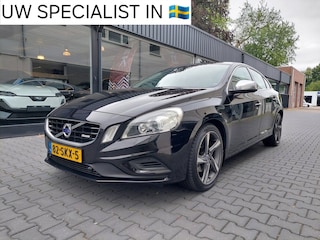 Volvo S60 1.6 T4 R-Design 1.6 T4 R-Design Xenon Leer Navi Telefoon Stoelverwarming 18 inch Velgen Regensensor Origineel NL