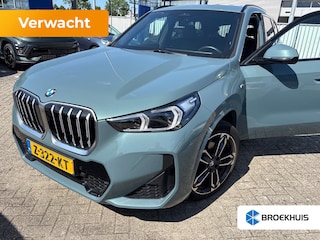 BMW X1 sDrive18i M-Sport pakket | M-sport pakket | 19'' Velgen | Schuifdak | Wegklapbare trekhaak | Premium Audio | Adaptive cruise controle | Elektrische achterklep | Bestuurdersstoel met geheugen