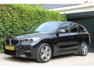 BMW X1 SDrive18i Executive Edition | M-Pakket | Panorama dak | Stoelverwarming