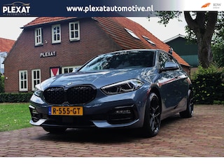 BMW 118i Business Edition Plus Aut. | Storm Bay Metallic | Sportstoelen | Leder | Full Led | Sportline | Stoelverwarming |