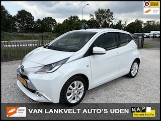 Toyota Aygo 1.0 VVT-i x-play Automaat, LED, Camera