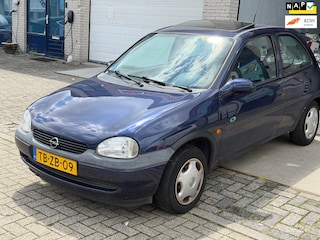 Opel Corsa 1.4i Sport/ 3drs nap/ goede onderhouden/ pano/ zo meenemen.