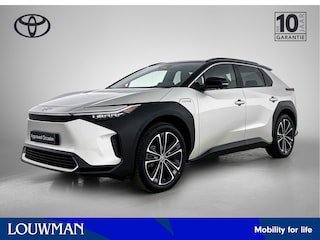 Toyota bZ4X Premium 4WD 71 kWh | BTW voertuig | Trekhaak afneembaar | Panoramadak | JBL | 360 Camera | Dodehoek detectie | Stoelventilatie | Stoel+stuurverwarming + achterbank | Parkeersensoren voor+achter met assistent |