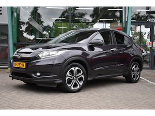 Honda HR-V 1.5 i-VTEC Executive Automaat 131pk | Parkeersensoren vóór én achter | Trekhaak | Voorstoelen verwarmd |