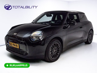 Mini Cooper 3-Deurs E Blackyard 40.7 kWh | Head-Up | Stoelverwarming | Draaloze lader | 17"LMV | Extra getint glas achter | Led | Cruise | Parkeersensoren | Nieuw model | NL auto | Fabrieksgarantie |