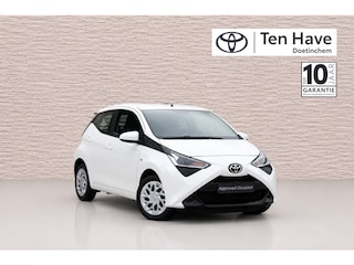 Toyota Aygo 1.0 VVT-i x-play MT | Achteruitrijcamera | Toerenteller | Smartp